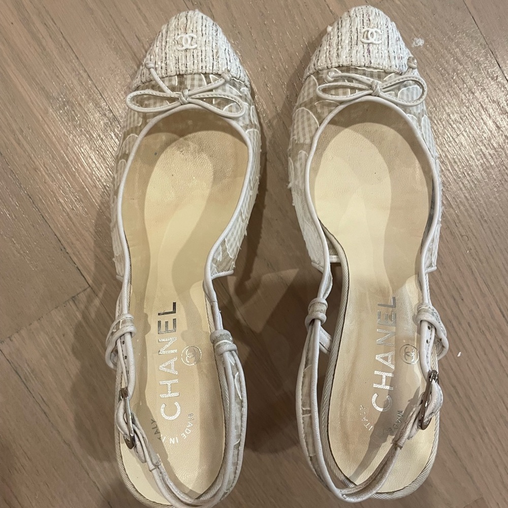 Chanel size 38 white lace slingbacks